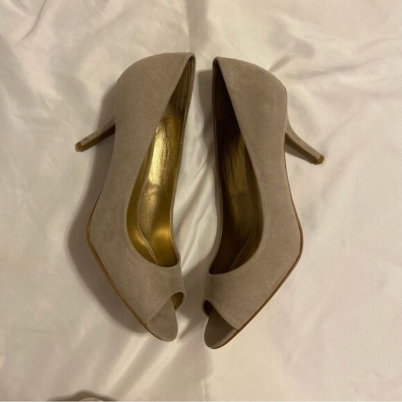 LOFT Vegan Faux Suede Peep Toe Pumps Sz 9 excellent condition. Comfortable shoe - Picture 10 of 16